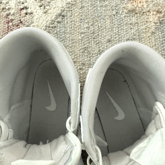 Nike Blazer Mid ’77 ESS in White & Metalic Silver - Picture 10 of 13